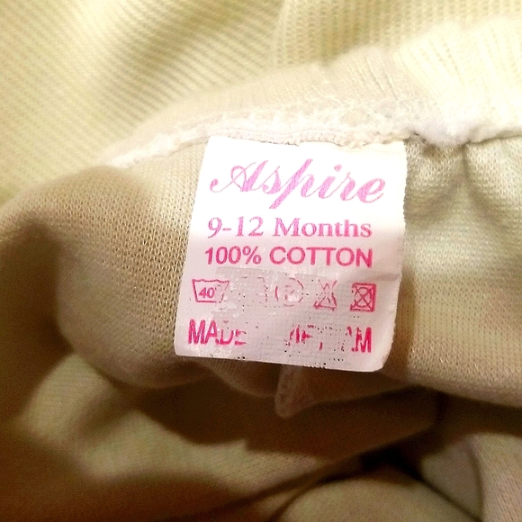 Girls Cotton shorts 9-12 mo gently  worn playware - Picture 4 of 4